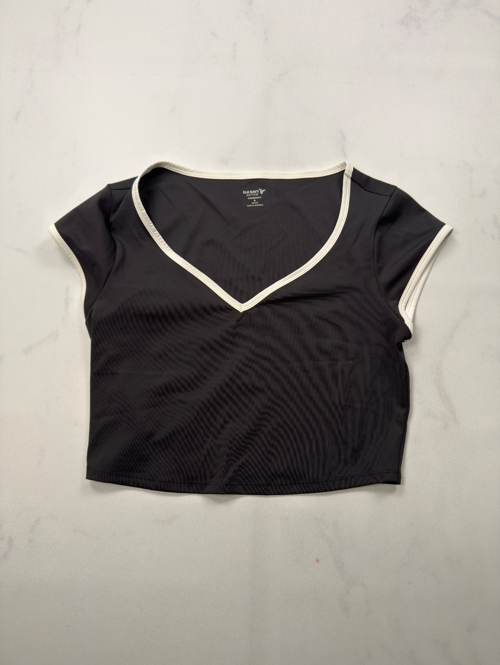 Old Navy Active V Neck Crop Top Black 2010s Minimalist Cropped Fit - Womens M